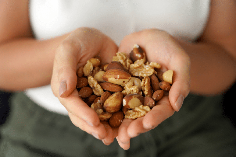 Castanha-do-par&aacute;, castanha-de-caju, am&ecirc;ndoas, nozes, chia e linha&ccedil;a fornecem gorduras insaturadas, fibras e outros nutrientes importantes para o cora&ccedil;&atilde;o 