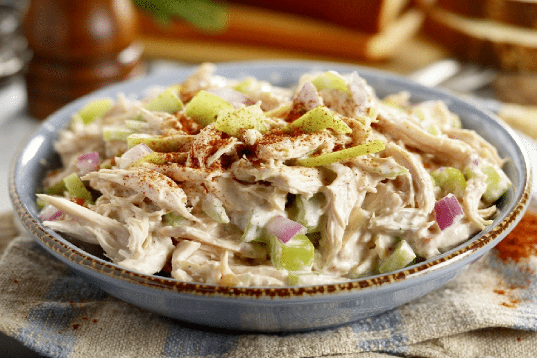 Salada cremosa de frango 