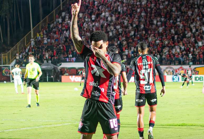 Vit&oacute;ria derrotou Botafogo em casa e firmou sua seguran&ccedil;a dentro do campeonato. 