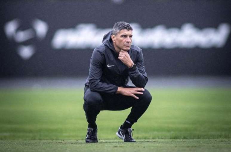 Vasco perdeu para o Santos por 3 a 0 e afundou na zona de rebaixamento do Brasileirão –
