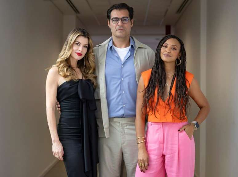 Vanessa (Alinne Moraes), Gabriel (Thiago Lacerda) e Bela (Sheron Menezzes), de 'Por Voc&ecirc;'