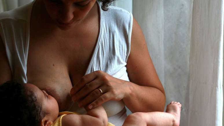 Dor, fissuras, mamas endurecidas e inseguran&ccedil;a est&atilde;o entre as dificuldades; saiba quando buscar ajuda