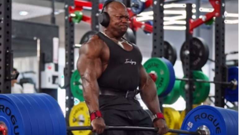 Atleta norte-americano foi top 10 do Mr. Olympia e voltou a competir em 2025, ap&oacute;s anunciar aposentadoria