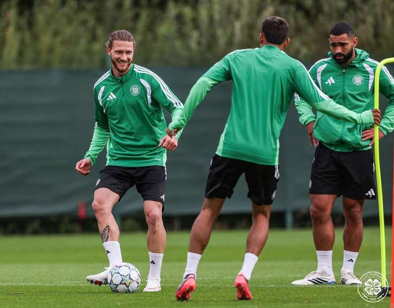 Celtic treina animadamente na v&eacute;spera da partida de ida pelos playoffs da Champions contra o LASK.