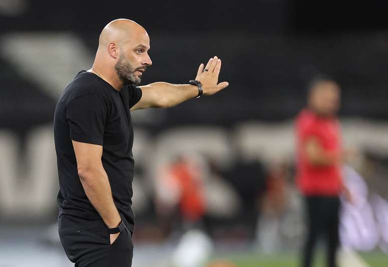 Portugu&ecirc;s deixa o Botafogo ap&oacute;s maus resultados &ndash;