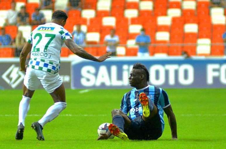 Fabr&iacute;cio Baiano em a&ccedil;&atilde;o no futebol europeu.