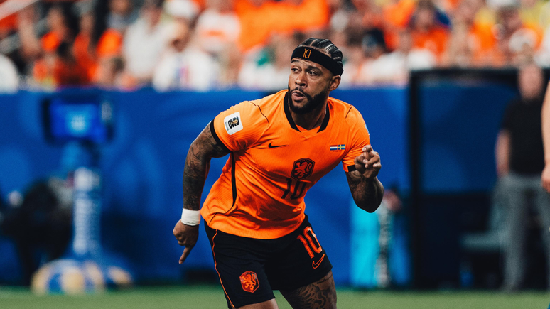 Memphis Depay seguir&aacute; no Corinthians por mais duas temporadas
