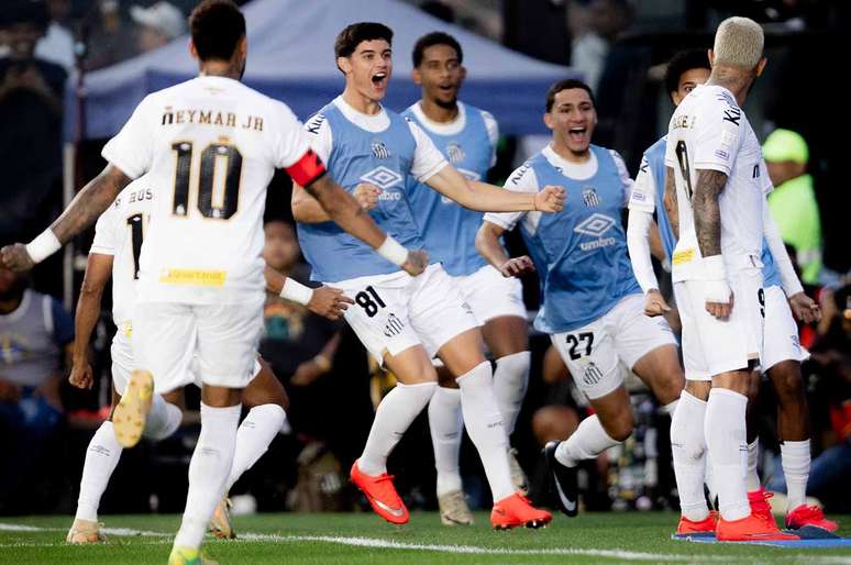 Santos venceu o Vasco por 3 a 0 e saiu da zona de rebaixamento &ndash;
