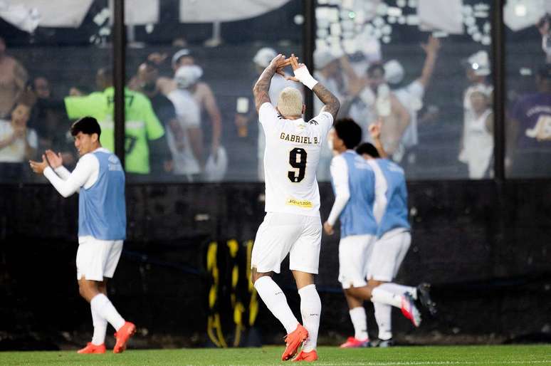 Com 17 gols, o camisa 9 Gabigol &eacute; o artilheiro do Santos na temporada 2026 &ndash; @_reinaldocampos / Santos FC