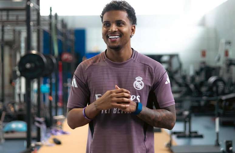 Rodrygo est&aacute; perto de retorno aos treinos no campo &ndash;