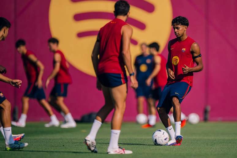Atividade de prepara&ccedil;&atilde;o do Barcelona durante a pr&eacute;-temporada &ndash;