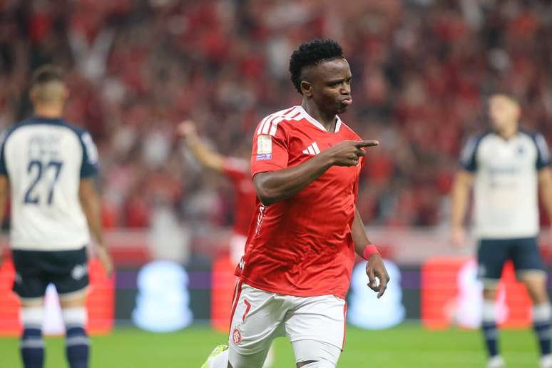 Com passe de Matheus Bahia, Carbonero marcou o gol do Inter na partida &ndash;
