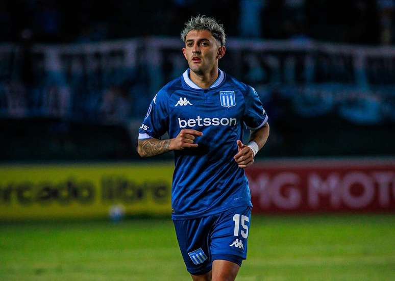 Gast&oacute;n Martirena em a&ccedil;&atilde;o pelo Racing &ndash;