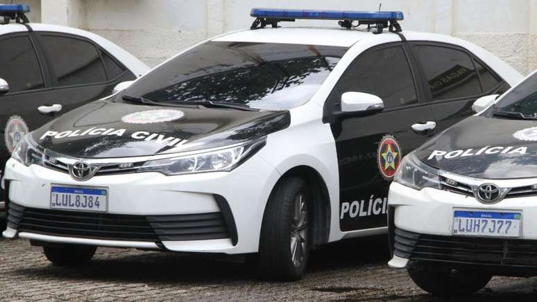 Pol&iacute;cia Civil do RJ realiza opera&ccedil;&atilde;o contra esquema que usava fi&eacute;is de igreja para atrair investidores em banco fraudulento