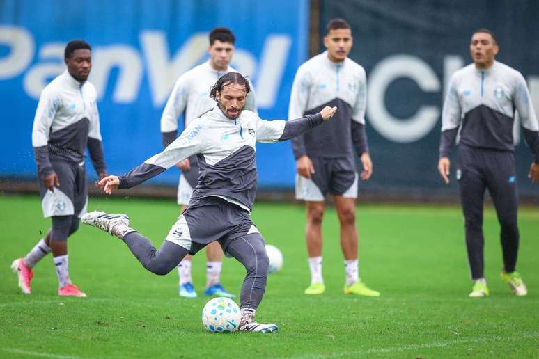 Krovinovic pode ganhar vaga entre os titulares do Gr&ecirc;mio &ndash;