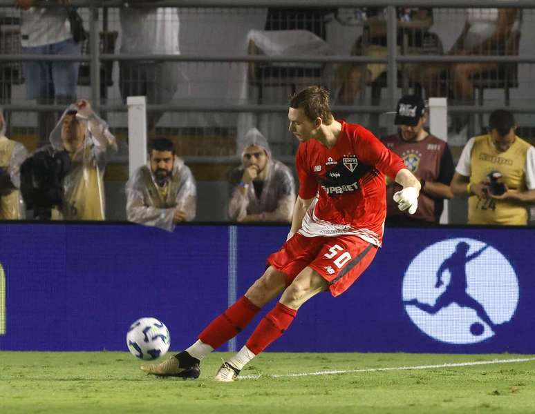 Young segue afastado no S&atilde;o Paulo &ndash;