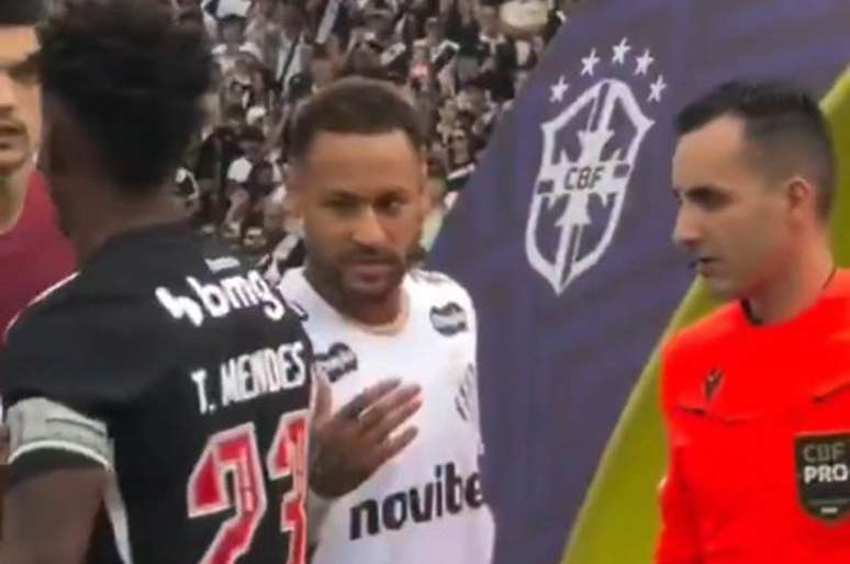 Neymar foi ignorado por Thiago Mendes &ndash;