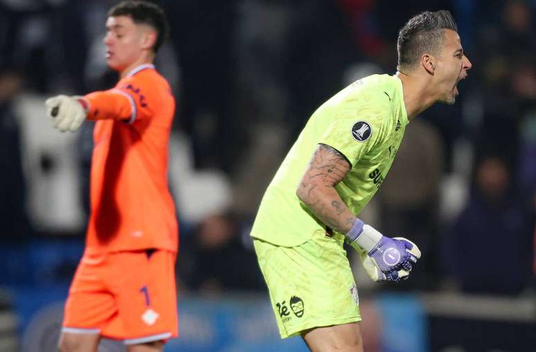 F&aacute;bio defendeu duas cobran&ccedil;as e foi o her&oacute;i do Fluminense na Libertadores &ndash;
