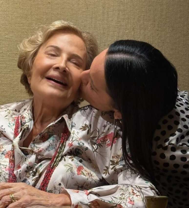 Mocita Fagundes prestou homenagem para a sogra, Gl&oacute;ria Menezes