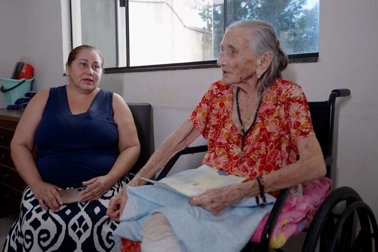 Francisca Ant&ocirc;nia de Jesus e a neta Maria Geralda de Carvalho.