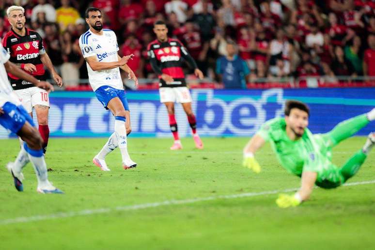 Fabr&iacute;cio Bruno viu Arrascaeta abrir o placar para o Flamengo &ndash;