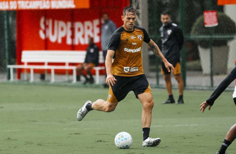 Rafael Tol&oacute;i volta a treinar no S&atilde;o Paulo &ndash;