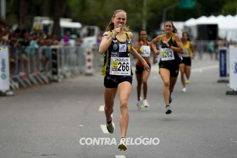Jaqueline Webber foi a campe&atilde; da milha no Rio (Foto: Fernanda Paradizo)