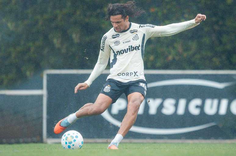 Willian Ar&atilde;o deve seguir como zagueiro no Santos &ndash;