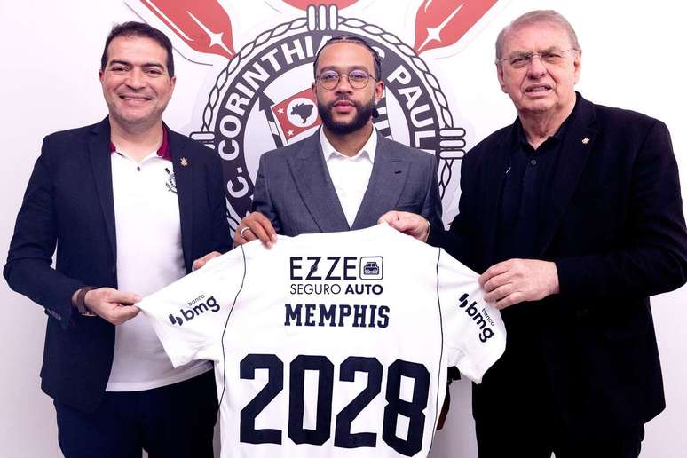 Memphis Depay declarou estar &ldquo;muito feliz&rdquo; com renova&ccedil;&atilde;o de contrato &ndash;