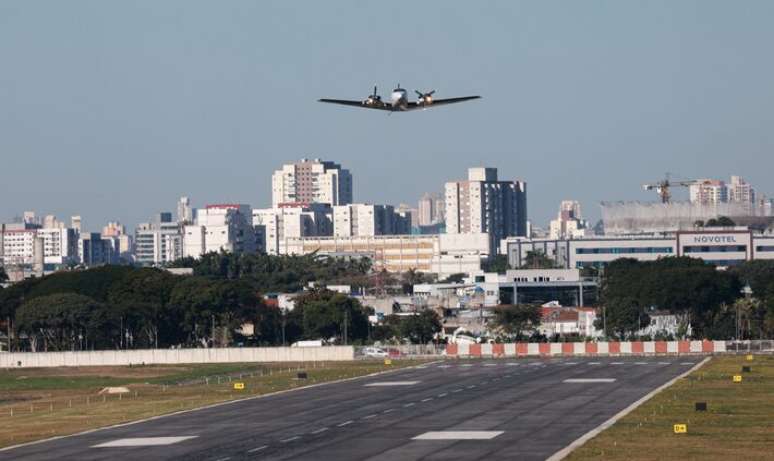 Agora, aval da Aeron&aacute;utica &eacute; necess&aacute;rio em um raio de 20 km do Campo de Marte.