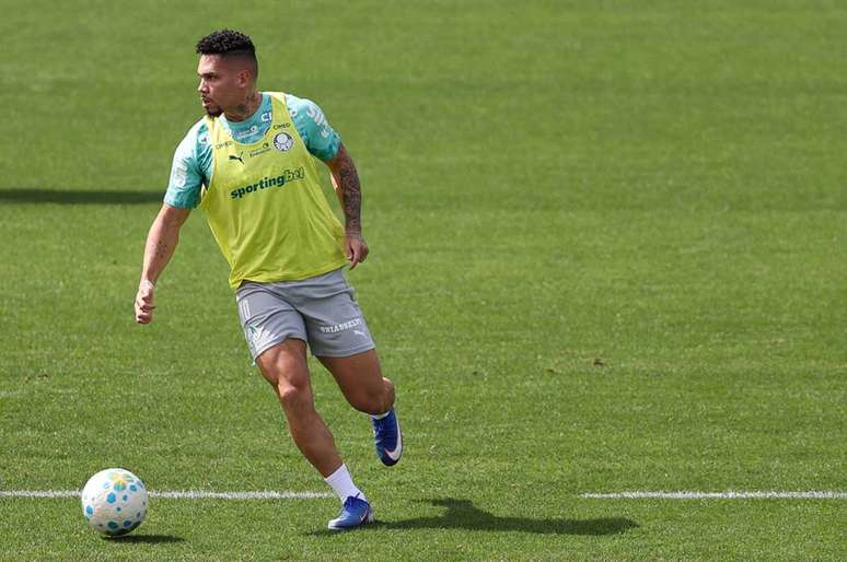 Paulinho cumpre cronograma no gramado mas segue sem previs&atilde;o para retorno &ndash;