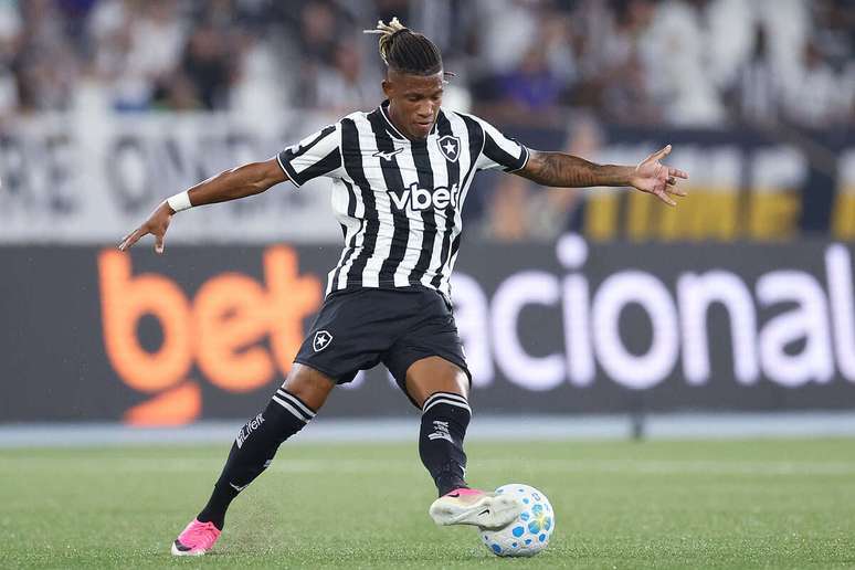 Danilo n&atilde;o corresponde ao investimento do Glorioso &ndash;
