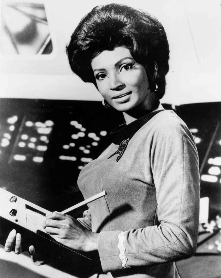 A atriz Nichelle Nichols, a oficial de comunica&ccedil;&otilde;es Uhura na s&eacute;rie original, em campanha de recrutamento da Nasa nos anos 1960: tripula&ccedil;&atilde;o j&aacute; trazia uma diversidade de g&ecirc;nero e etnias rara para a &eacute;poca. Nasa