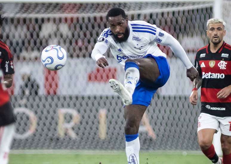 Cruzeiro, de Gerson, ficou pelo caminho na Libertadores ao perder para o Fla &ndash;