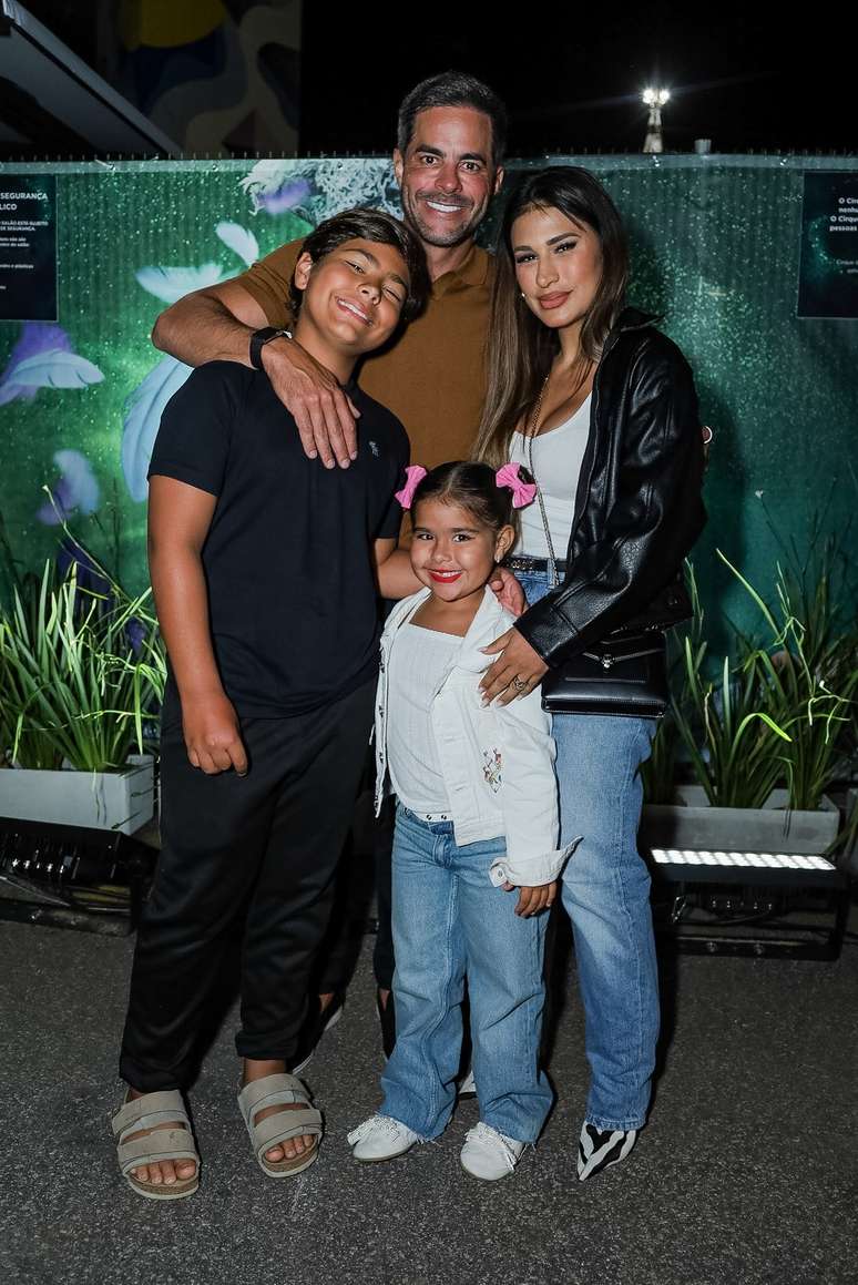 Simone Mendes e fam&iacute;lia 