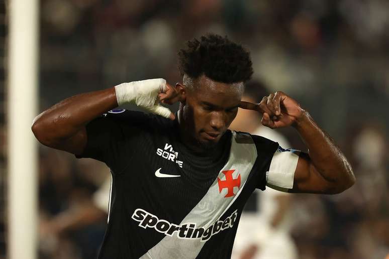 Thiago Mendes marcou o primeiro gol do Vasco-