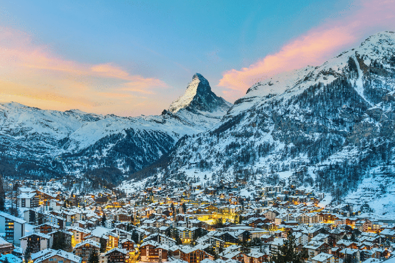 Zermatt combina esportes de inverno com vistas privilegiadas para o Matterhorn, geleiras e outros picos dos Alpes su&iacute;&ccedil;os 