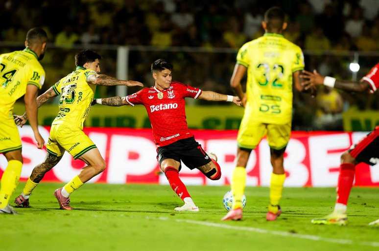 Flamengo n&atilde;o teve pena do Mirassol no confronto recente entre as equipes &ndash;