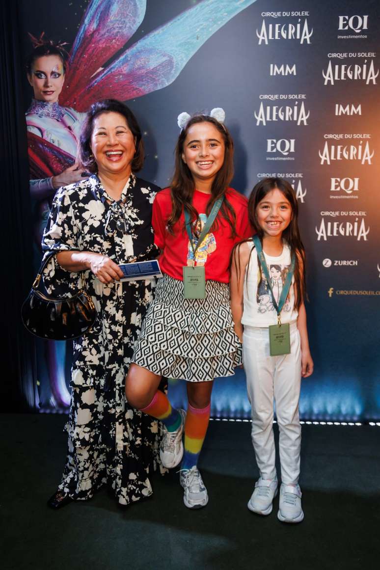 Dona Kika Sato e as netas Manu e Zoe 
