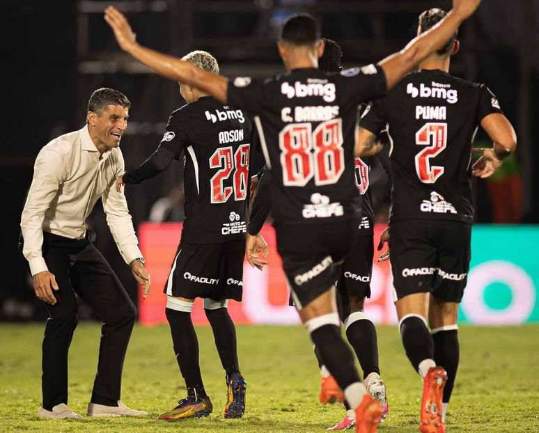 O Vasco venceu os tr&ecirc;s jogos eliminat&oacute;rios da volta com Pedro Emanuel &ndash;
