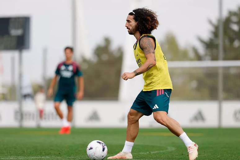 Cucurella est&aacute; pronto para estrear oficialmente pelo Real Madrid &ndash;