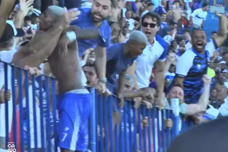 Torcida do Goytacaz &eacute; conhecida pela sua fidelidade ao clube, Na foto, fez a festa no Ary de Oliveira na final da quarta divis&atilde;o de 2025, quando o time foi campe&atilde;o com gol de Yuri (sem camisa) que jogou com tornozeleira eletr&ocirc;nica.