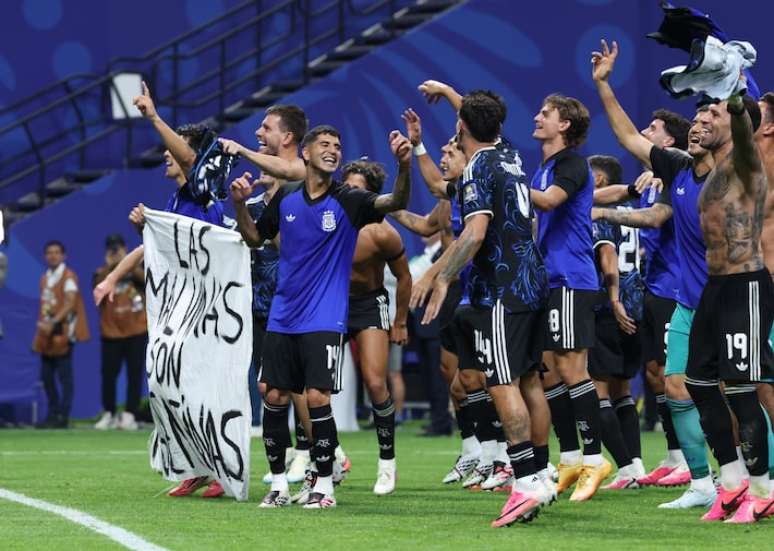 'As Malvinas s&atilde;o argentinas', dizia faixa exibida por jogadores da Argentina nas semifinal da Copa do Mundo