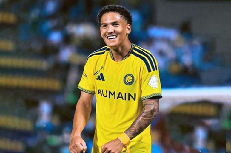 &Acirc;ngelo Gabriel, ex-Santos, comemora o segundo gol do Al-Nassr na vit&oacute;ria sobre o Al-Riyadh &ndash; Divulga&ccedil;&atilde;o/Al-Nassr FC