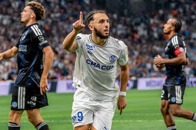 Gouiri comemora o gol marcado na vit&oacute;ria do Olympique de Marselha sobre o Strasbourg &ndash;
