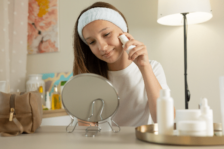 As redes sociais transformam tend&ecirc;ncias de beleza em h&aacute;bitos que podem influenciar o consumo infantil 