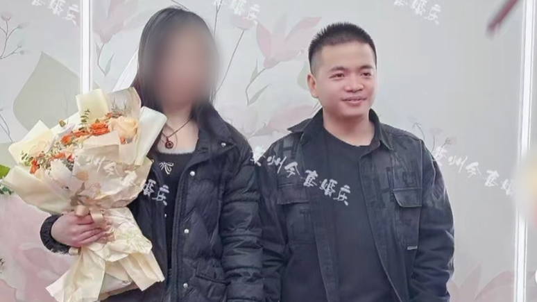 Wang com sua ex-esposa em uma foto tirada logo ap&oacute;s o casamento