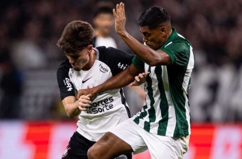 Foto de Rodrigo Coca/Ag&ecirc;ncia Corinthians - Legenda: Coritiba venceu o Corinthians por 2 a 0 no primeiro turno do Brasileir&atilde;o