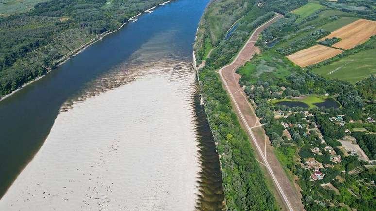 As baixas recorde dos n&iacute;veis de &aacute;gua esvaziaram dramaticamente trechos do rio Dan&uacute;bio em toda a Europa neste ver&atilde;o