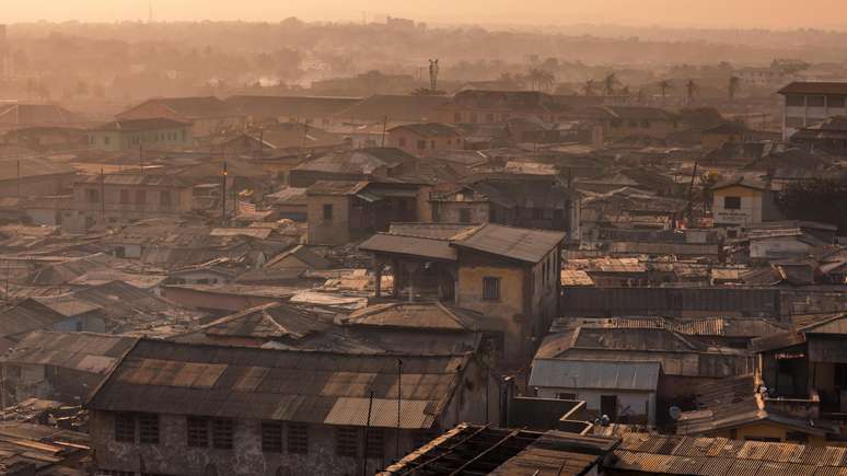 "Em Jamestown (em Accra), as pessoas vivem amontoadas porque existe o medo de que 'se eu morar longe, posso ser sequestrado'", diz Asare
